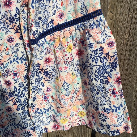 Floral BOHO Top NWT. Bell sleeve. L. - Picture 3 of 6